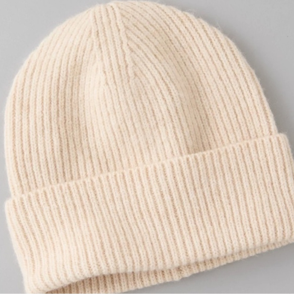 American Eagle Cozy Shaker Stitch Cream Knit Beanie